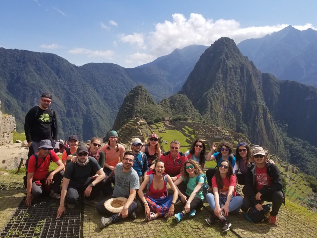 Machu Picchu bajo el sol de la mañana, el mejor momento para fotos con Inkapathperu.