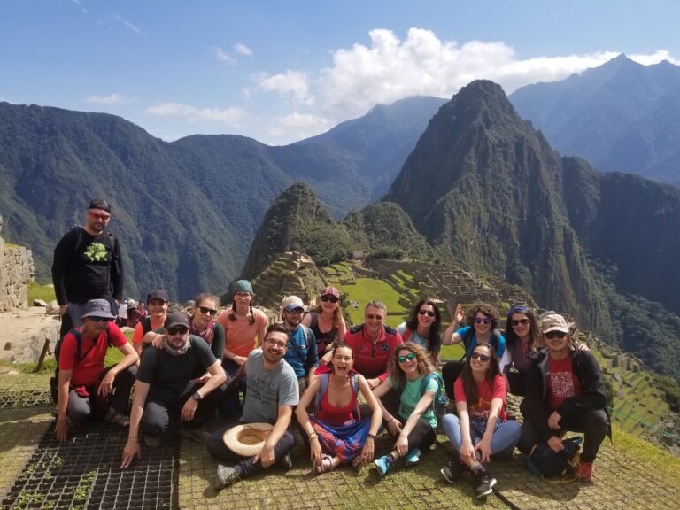 Machu Picchu bajo el sol de la mañana, el mejor momento para fotos con Inkapathperu.